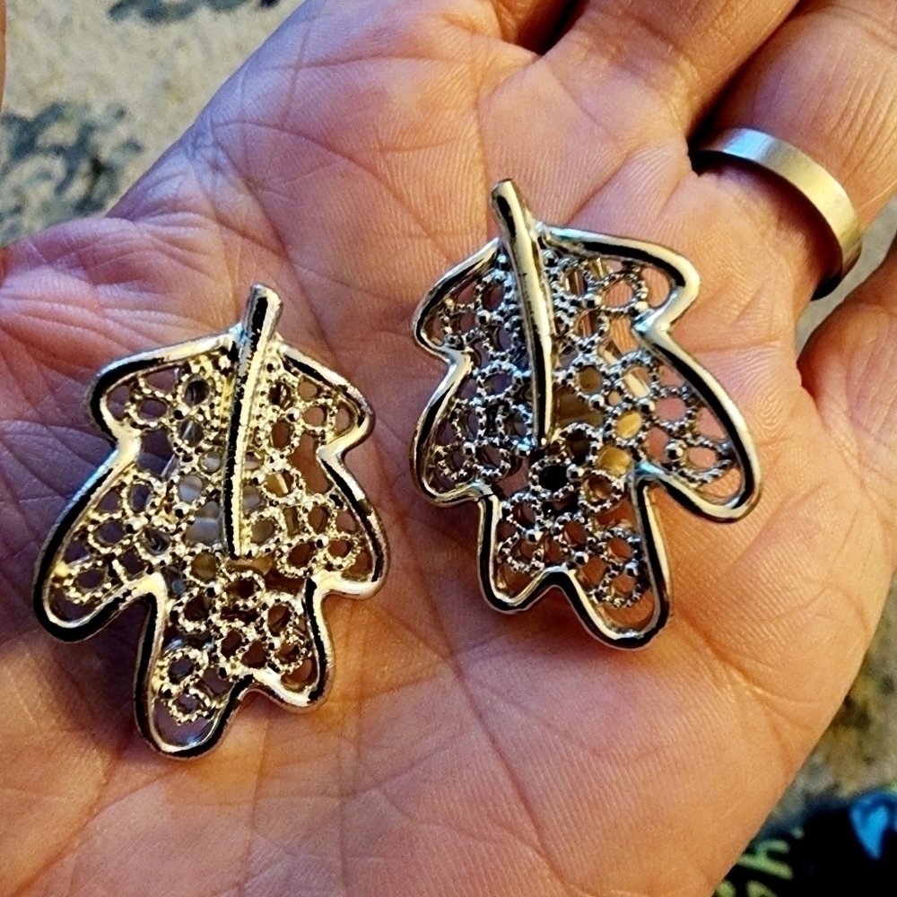 Vintage Sarah Coventry Filigree Leaf Clip-On Earrings Silver Tone Fall Autumn